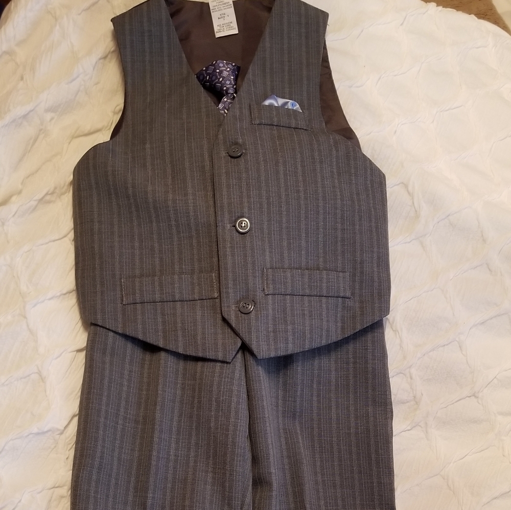 Boy's size 7 vest/slacks/tie